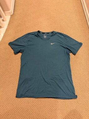 Nike Dri-Fit V-Neck Running Workout Training T-Shirt (Men’s Size Large)